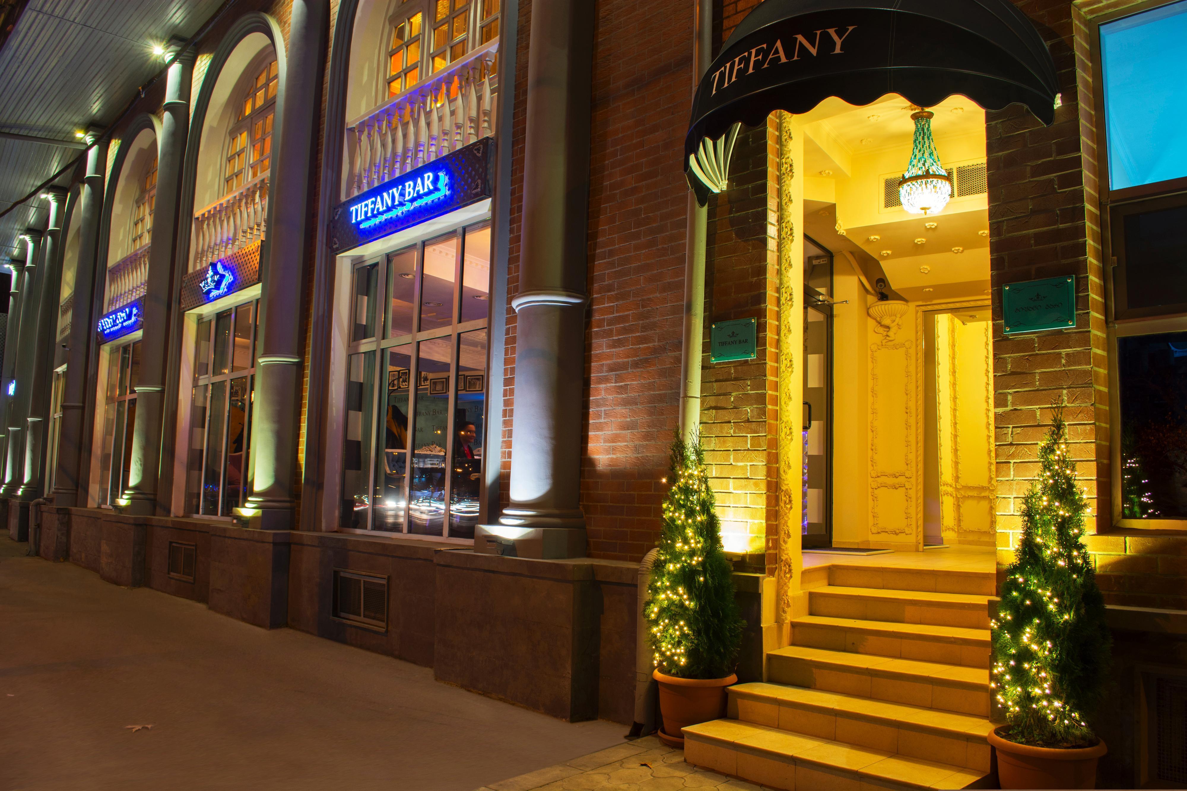 River Side Hotel Tbilisi Exterior foto Tiffany's entrance on 7th Avenue