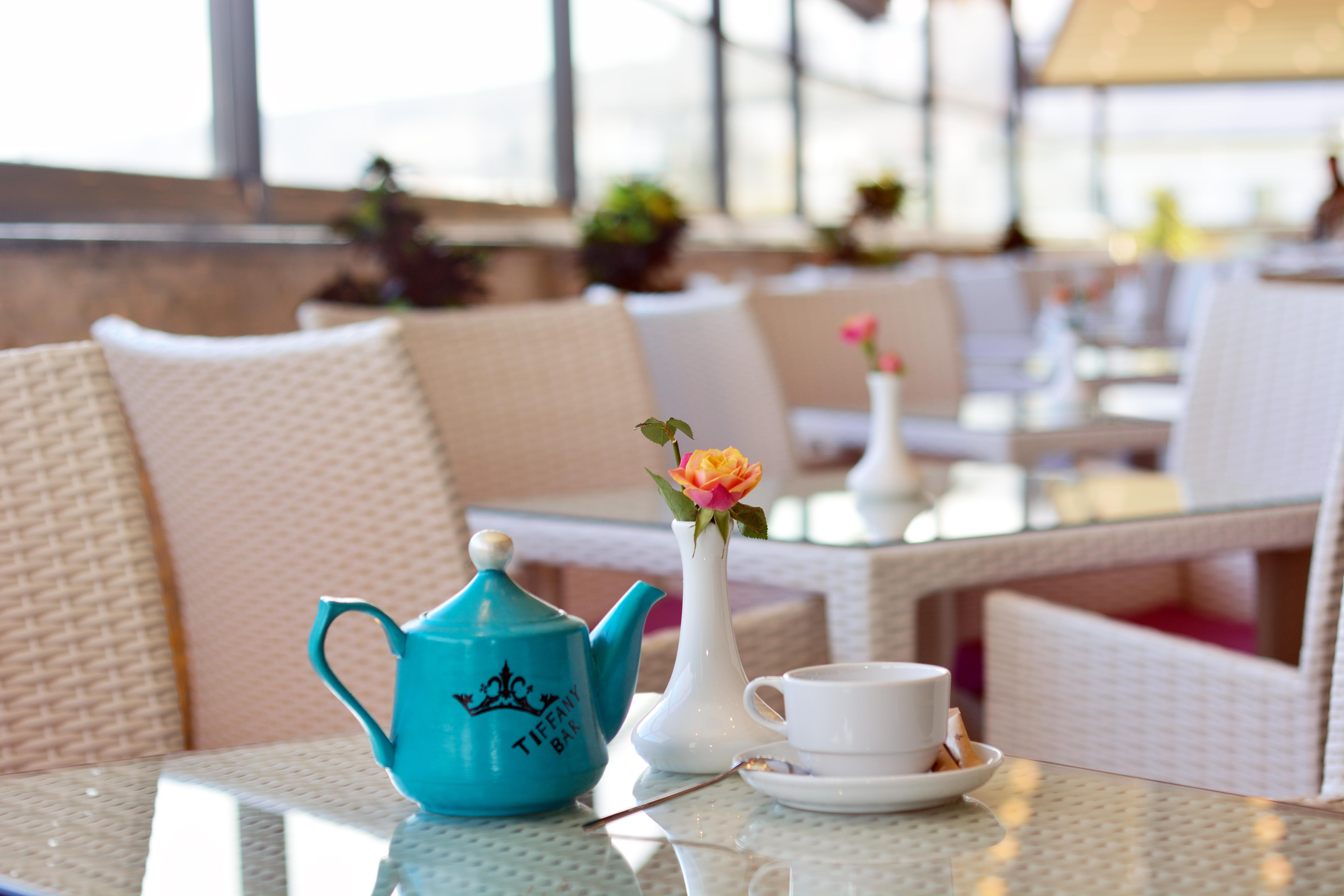 River Side Hotel Tbilisi Exterior foto Tea time at the hotel