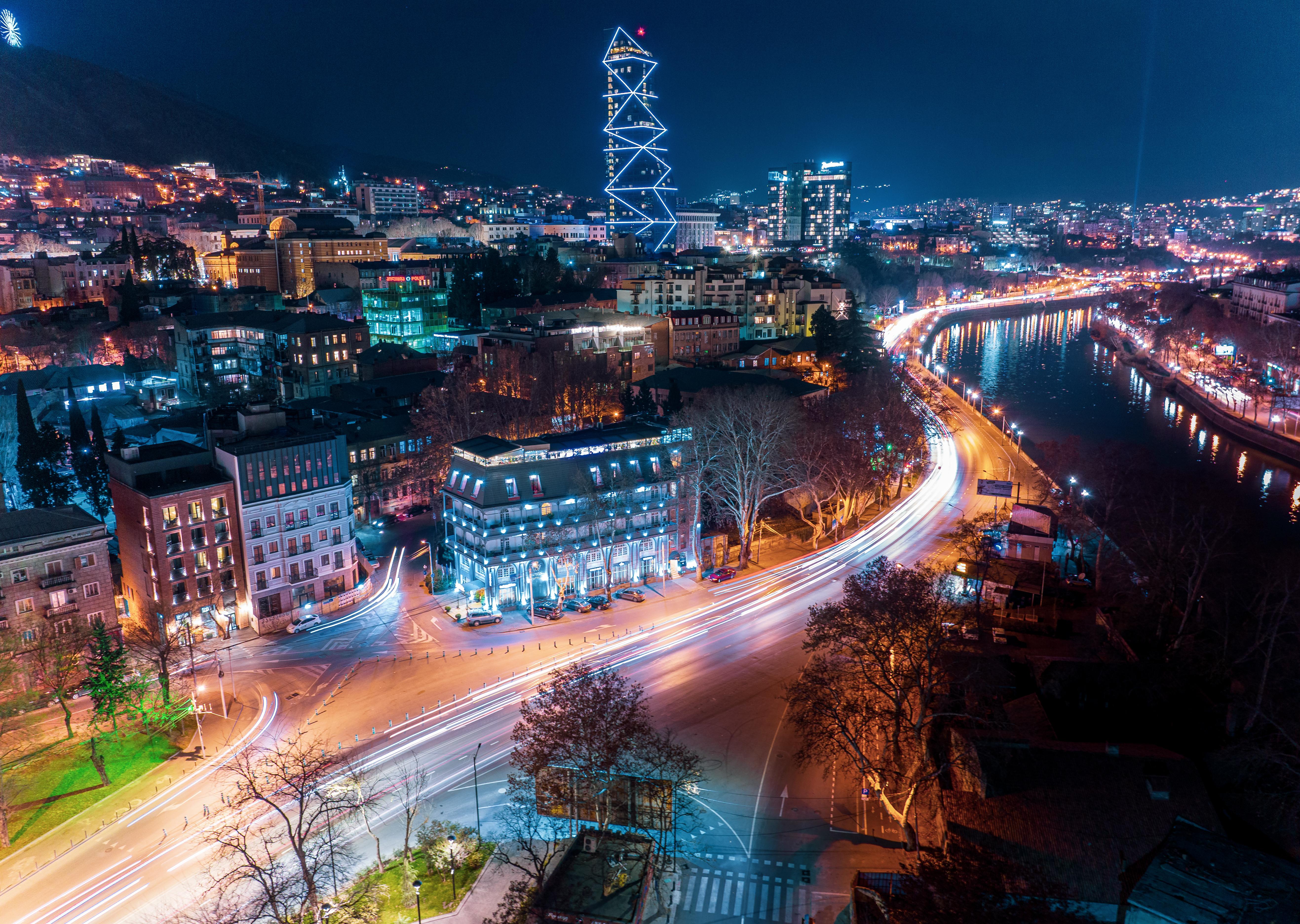 River Side Hotel Tbilisi Exterior foto The tower at night