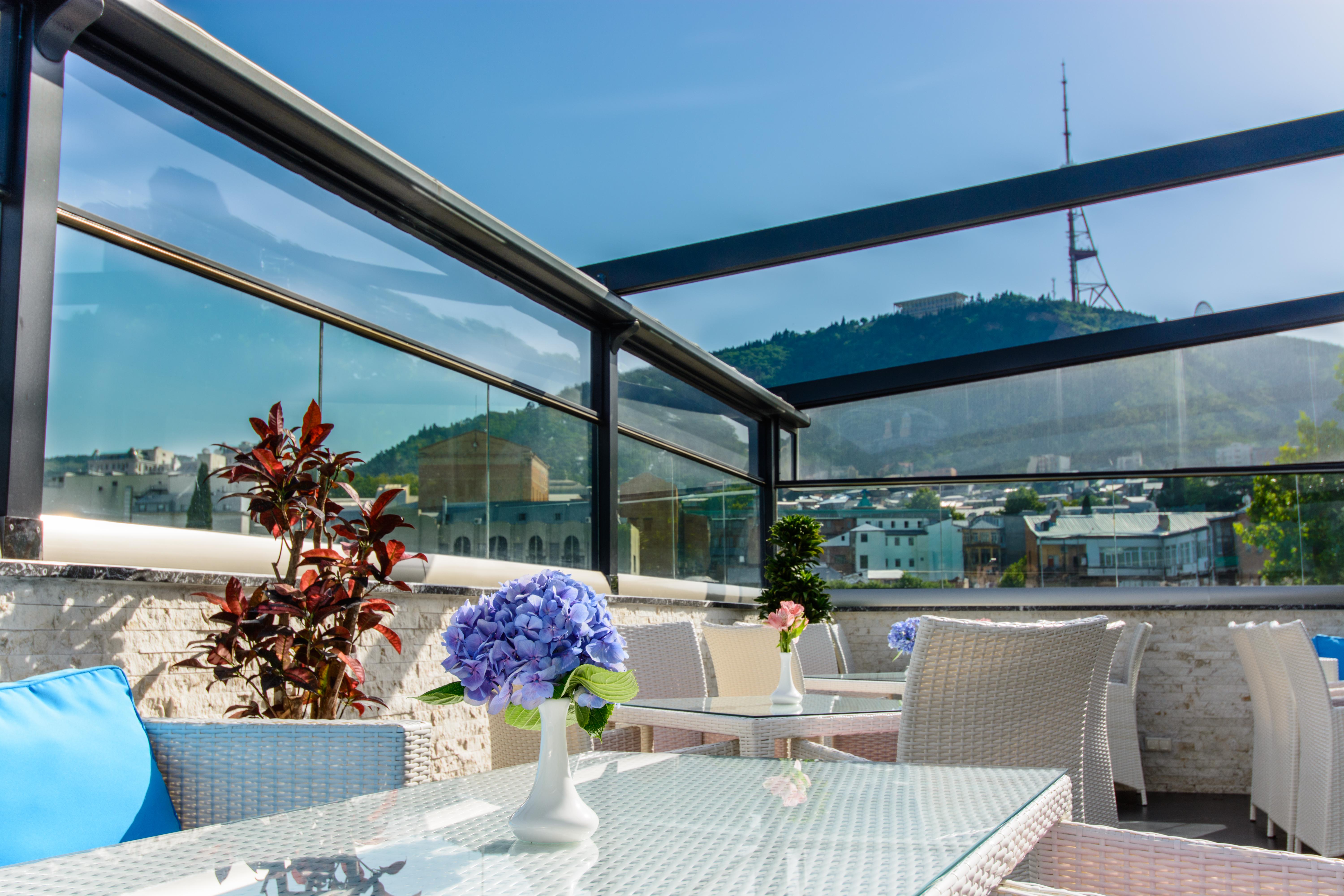 River Side Hotel Tbilisi Exterior foto The Sky Bar