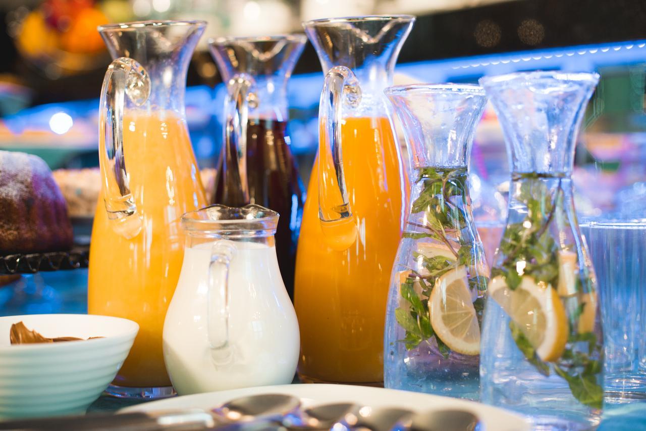 River Side Hotel Tbilisi Exterior foto Orange juice